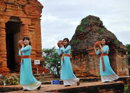 Hội thi múa chuyên nghiệp các dân tộc thiểu số Việt Nam