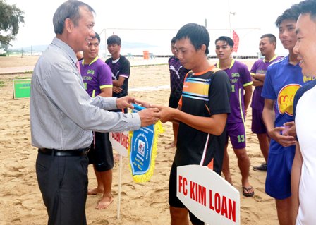 Khai mạc giải Bóng đá bãi biển Bình Thuận 2016