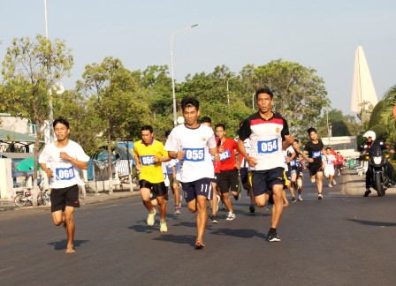 Giải Việt dã hưởng ứng ngày chạy Olympic vì sức khỏe toàn dân