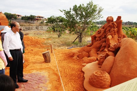 Bí thư Tỉnh ủy thăm Công viên tượng cát Phan Thiết