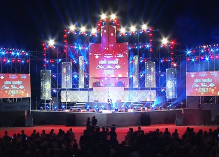 (Chương trình nghệ thuật chào năm mới; Ảnh: Nguyên Vũ)