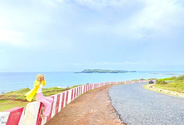 (Dốc phượt là nơi ngắm bình minh lý tưởng trên đảo).