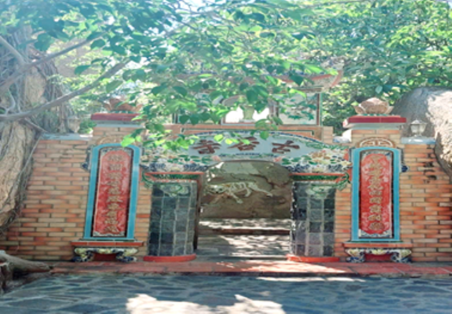 (Một góc nhỏ kiến trúc trong khuôn viên chùa)