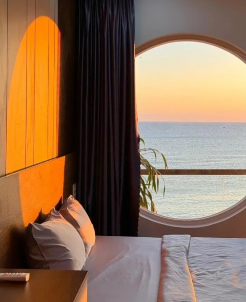 (Khách sạn sở hữu view ngắm hoàng hôn đầy ấn tượng. Ảnh: Chanky Hotel Phú Quý)