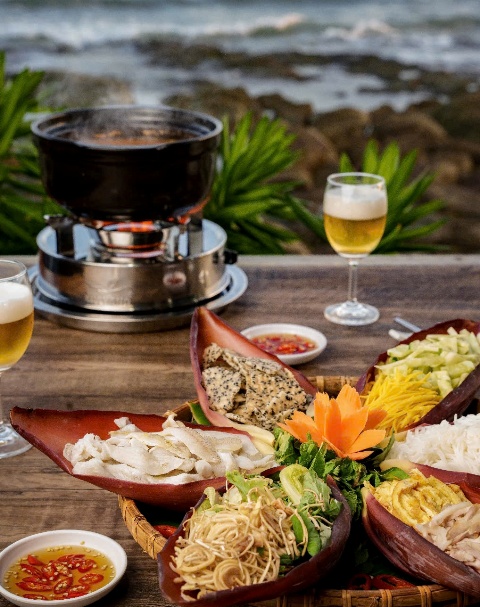 (Lẩu thả Cây Bàng; Ảnh: Nguyên Vũ)