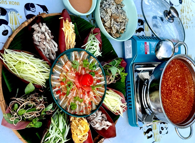 (Món Lẩu thả tại Nhà hàng Sunrise Mũi Né; Ảnh: Nguyên Vũ)