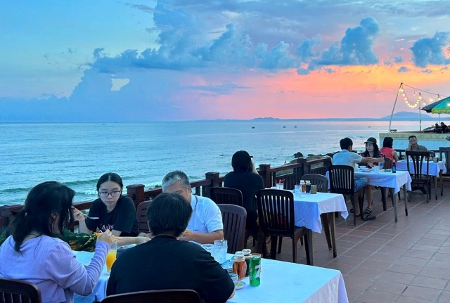 Nhà hàng cây Bàng