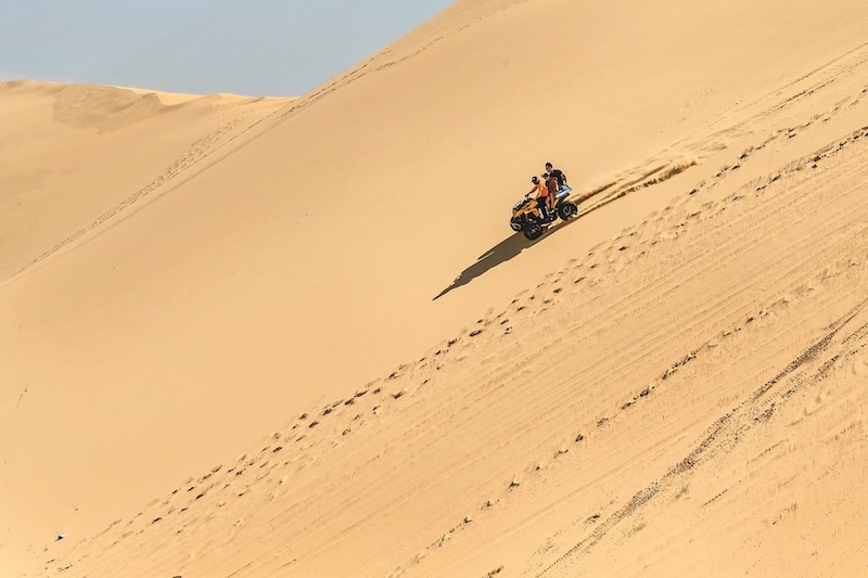 Nhiều trò chơi thú vị ở sa mạc cát