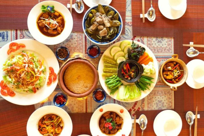 Quán cơm Bình Thuận đông khách