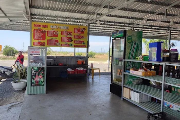 Quán cơm Bình Thuận đông khách