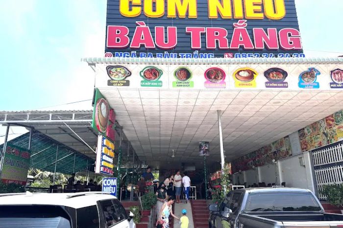 Quán cơm Bình Thuận đông khách