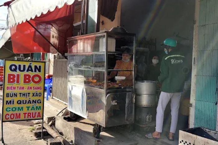 Quán cơm Bình Thuận đông khách