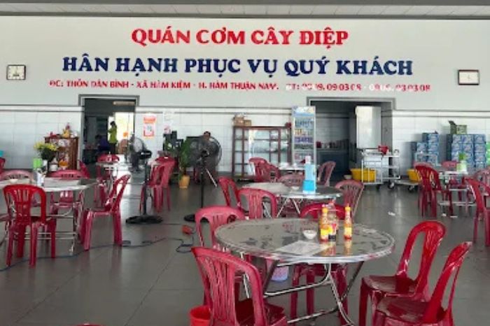 Quán cơm Bình Thuận đông khách
