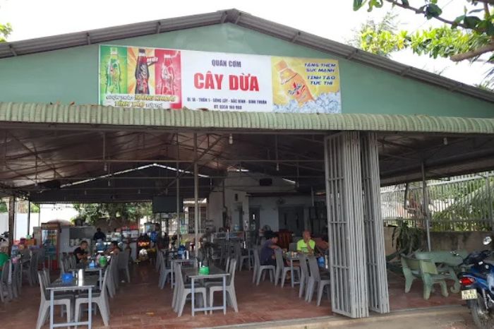 Quán cơm Bình Thuận đông khách