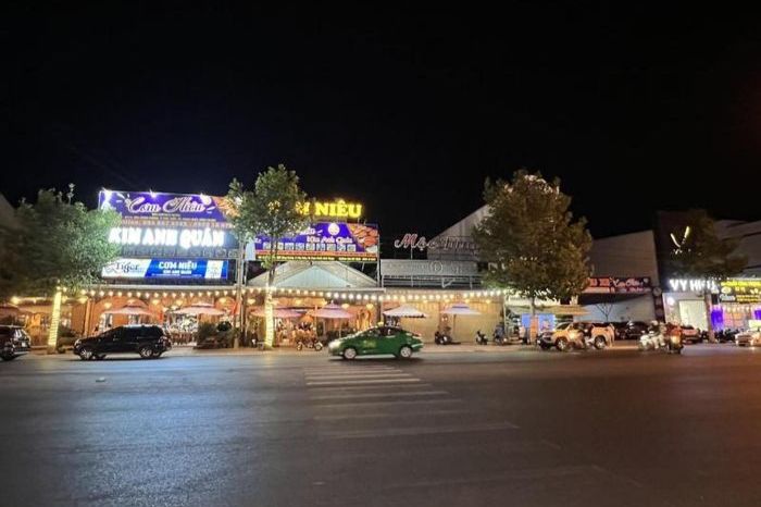 Quán cơm Bình Thuận đông khách