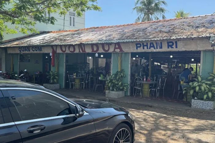 Quán cơm Bình Thuận đông khách